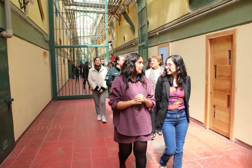 Gabinete Regional Femenino visitó a mujeres internas del Centro Penitenciario de Punta Arenas
