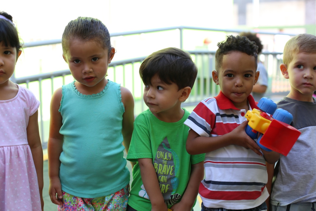 Consejos para que niñas, niños y adultos disfruten juntos durante las vacaciones de verano