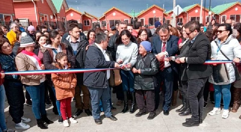 112 familias recibieron las llaves de sus nuevas viviendas en Porvenir