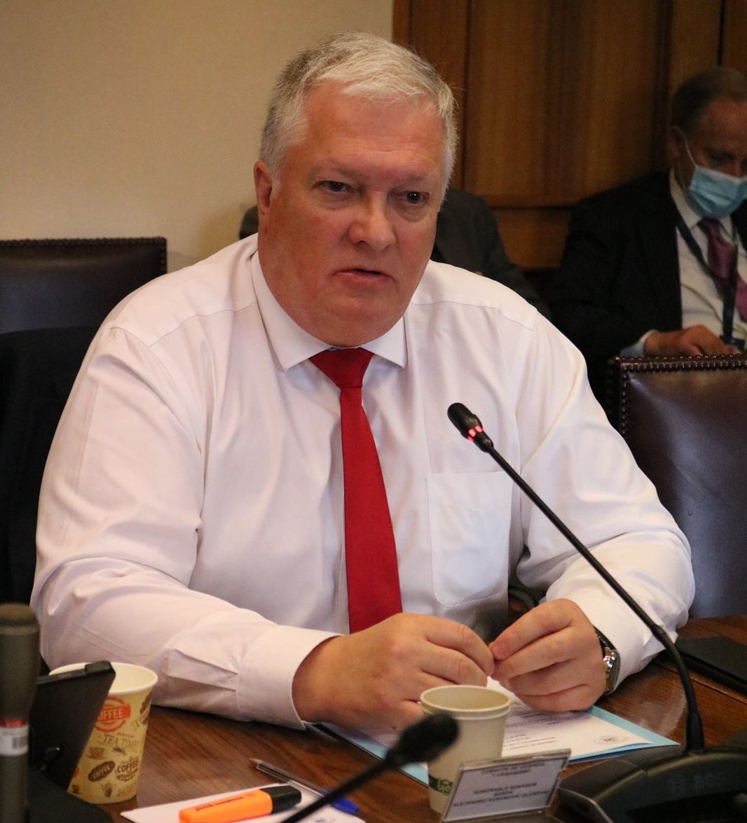 Senador Kusanovic pidió terminar con suspensión del transporte aéreo de divisas que afecta a la región de Magallanes.