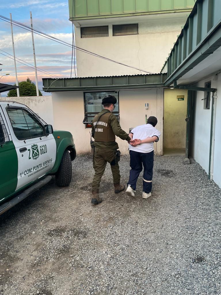 Dos sujetos detenidos con orden de detención vigente | Resultado de Servicios Nocturnos de la Patrulla de Alcoholes de Carabineros