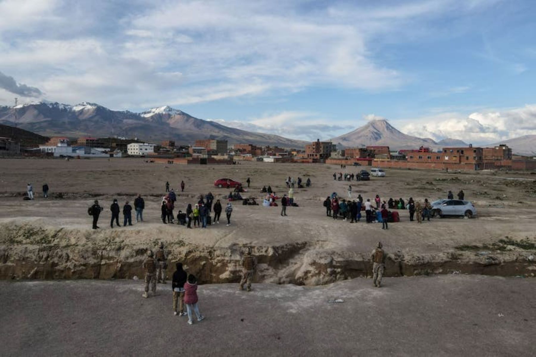 Gobierno busca establecer un acuerdo migratorio con Bolivia, para disminuir ingresos de migrantes irregulares desde el país vecino