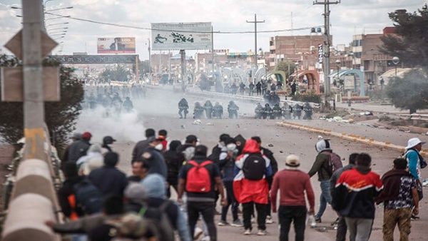 Continúan graves manifestaciones en Peru