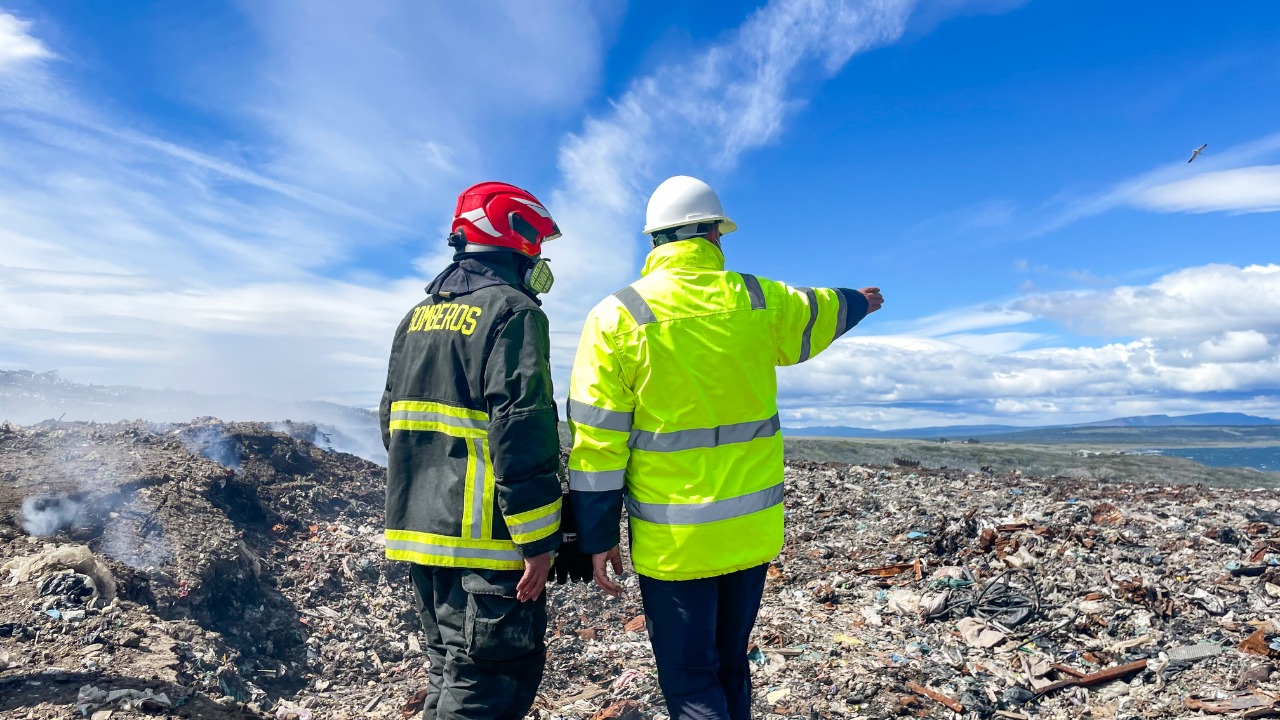 Empresa externa iniciará labores de extinción de incendio a partir del 22 de enero en Vertedero Municipal de Puerto Natales