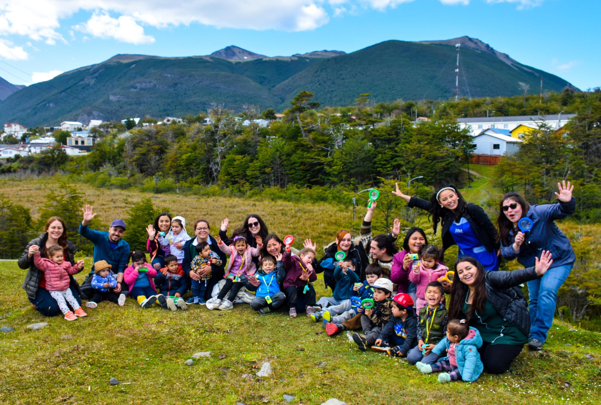 Niñas y niños de “Jardines Infantiles de Verano” exploran humedal de Puerto Williams