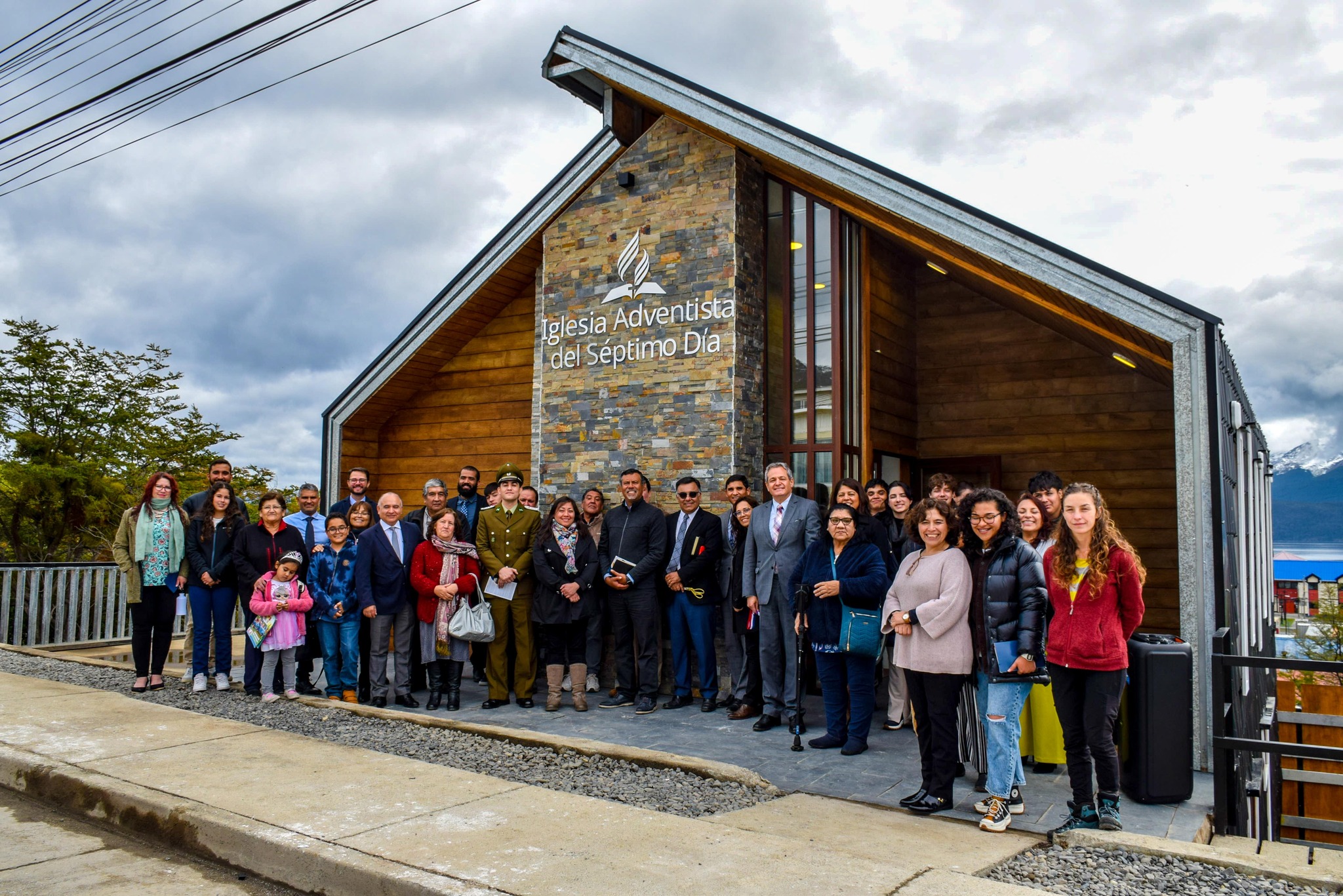Destacan vocación de servicio a la comunidad en inauguración de templo adventista de Puerto Williams, provincia Antártica