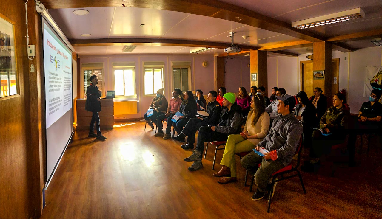 Realizan conversatorio y donaciones enmarcadas en la prevención del VIH/Sida en Puerto Williams
