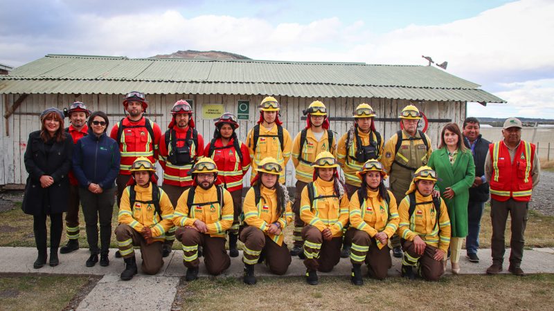 Brigadistas de CONAF Magallanes viajan a Palena a apoyar en el combate contra incendio que afecta la zona centro sur del país