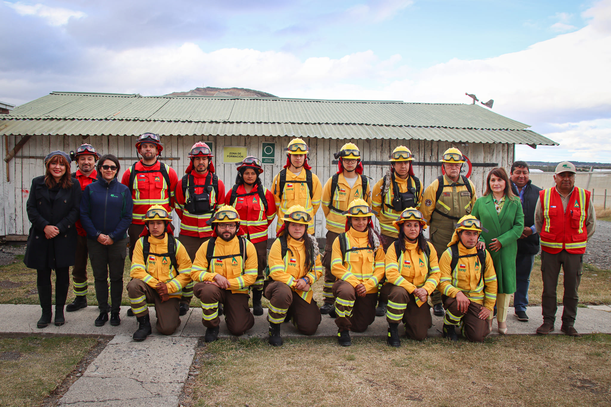 Brigadistas de CONAF Magallanes viajan a Palena a apoyar en el combate contra incendio que afecta la zona centro sur del país