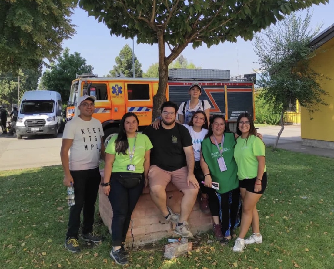 Voluntarios de Santo Tomás despliegan ayuda para damnificados por incendios forestales