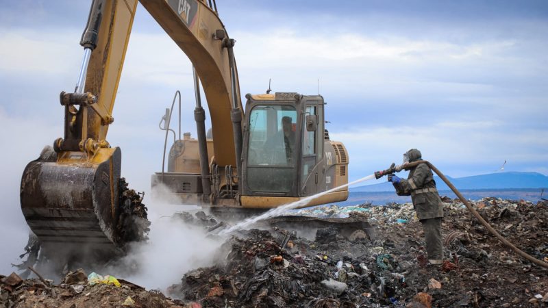 Autoridades presentan avances de extinción del fuego en vertedero de Puerto Natales | Se destinaron Fondos de Emergencia del Ministerio del Interior por $395.973.690 para enfrentar el siniestro