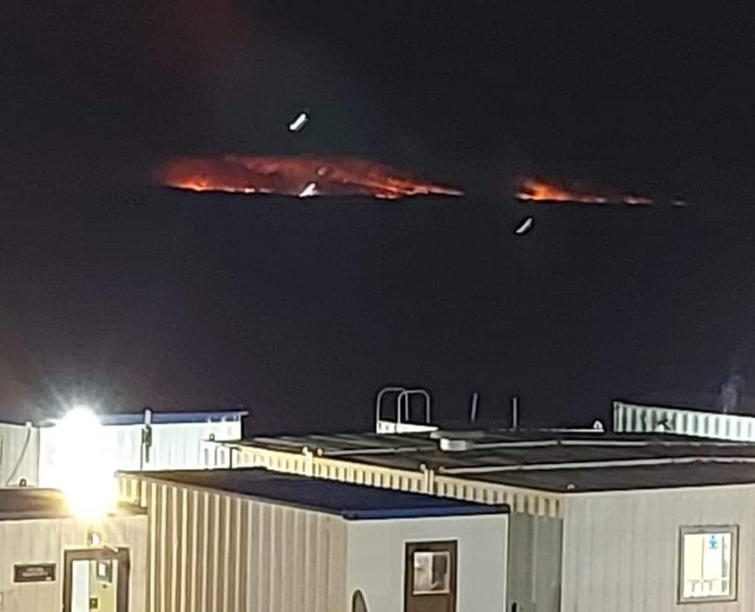 Desde temprano esta mañana se sigue combatiendo el incendio forestal en Tierra del Fuego