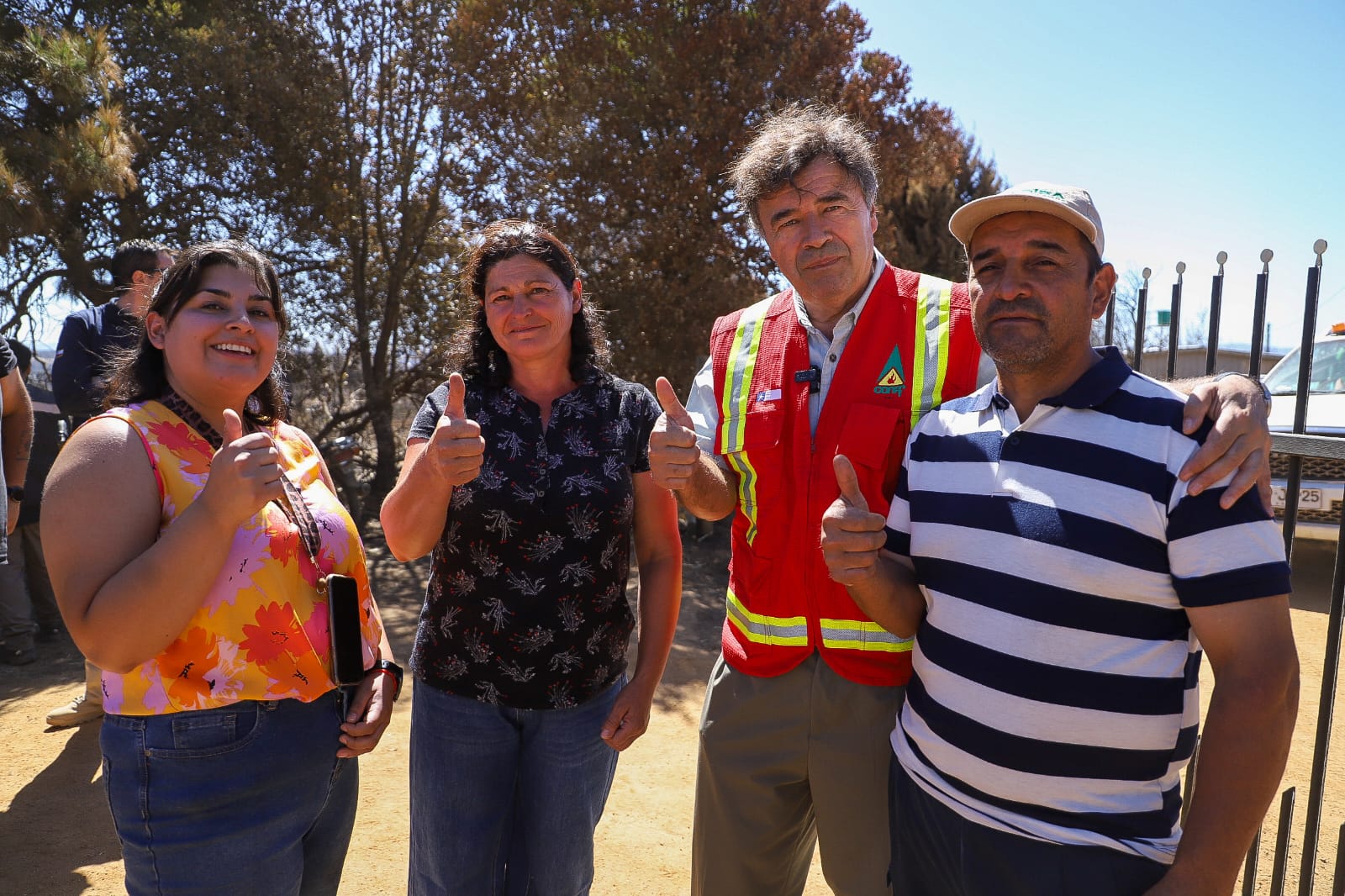 Ministro de Agricultura entrega primeras viviendas provisorias en Ninhue y plantea nuevo pacto con las empresas forestales