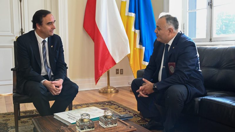 Visita protocolar del nuevo Jefe de la Prefectura Provincial PDI Jorge Jara Godoy al Gobernador Regional Jorge Flies