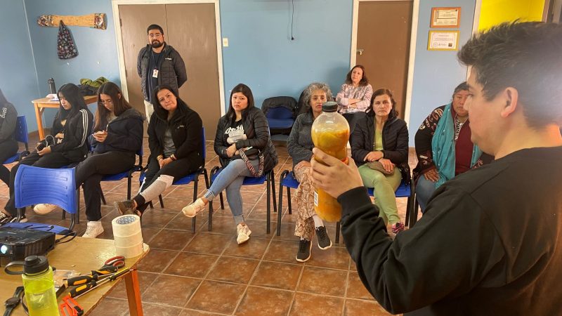 Realizan taller para reciclar residuos orgánicos a través del vermicompostaje