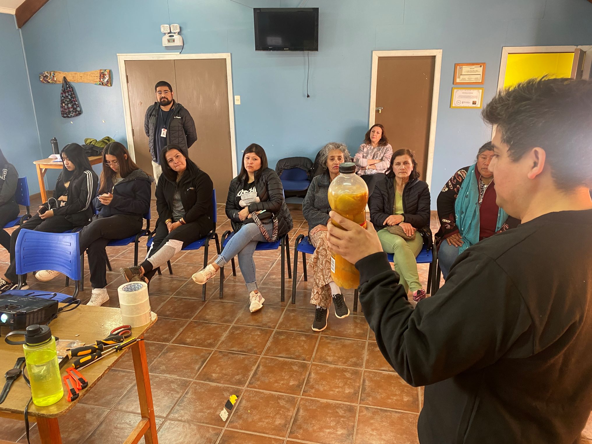 Realizan taller para reciclar residuos orgánicos a través del vermicompostaje