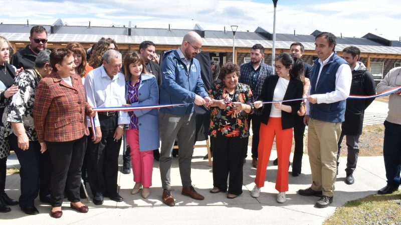 Ministro Giorgio Jackson y autoridades regionales inauguraron Condominio de Viviendas Tuteladas (CVT) para Personas Mayores en Puerto Natales