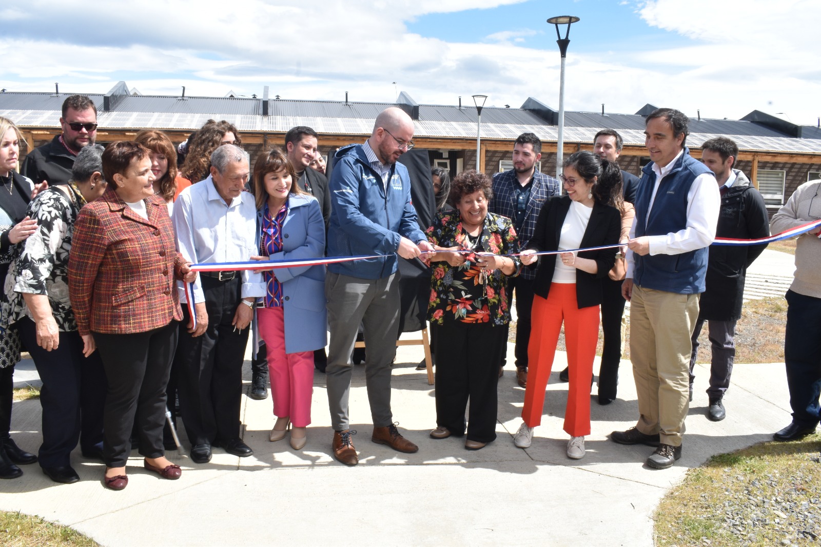 Ministro Giorgio Jackson y autoridades regionales inauguraron Condominio de Viviendas Tuteladas (CVT) para Personas Mayores en Puerto Natales