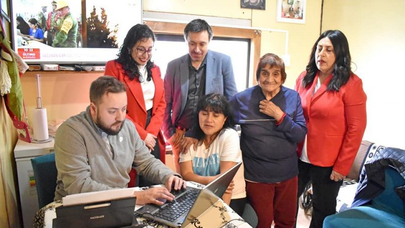 Autoridades regionales visitaron a cuidadora para inscribirla en el Registro de Cuidadores 