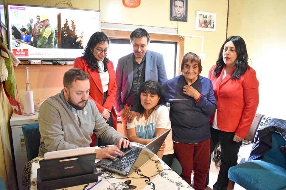 Autoridades regionales visitaron a cuidadora para inscribirla en el Registro de Cuidadores 