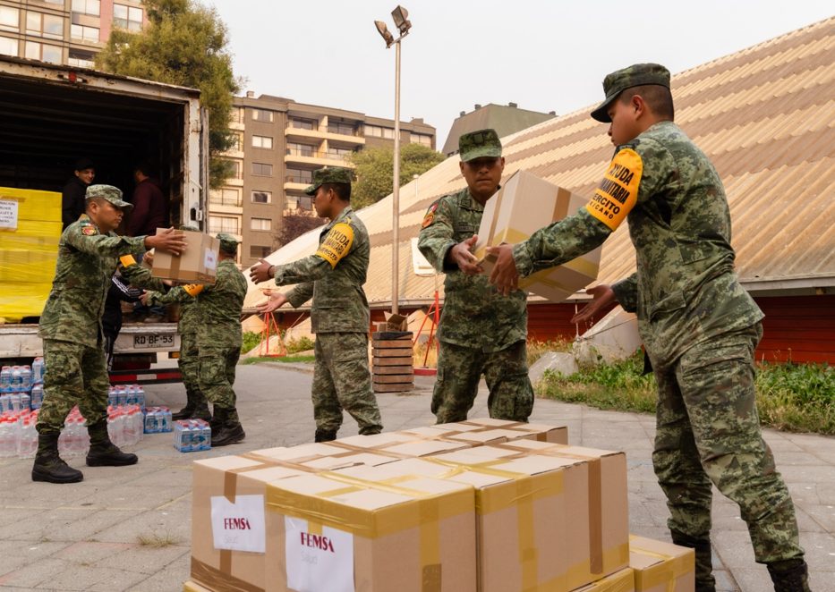 Embajada de México y FEMSA / Farmacias Cruz Verde concretan ayuda a afectados por los incendios y a equipos de brigadistas