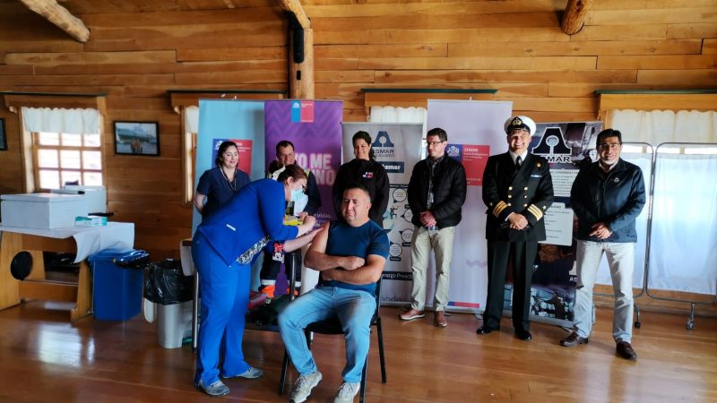 SEREMI de Salud y ASMAR Magallanes organizan jornada de vacunación en Punta Arenas contra el covid19
