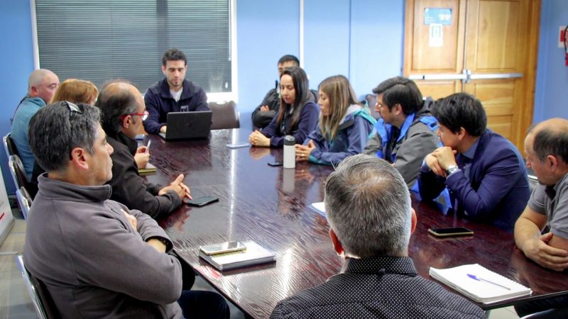 Autoridades se reúnen con Agrupación de Transportistas de Turismo para trabajar en la importancia del estado de rutas en Última Esperanza