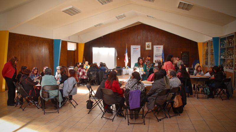 Con multitudinario diálogo participativo se conmemoró el Día de la Mujer en Última Esperanza