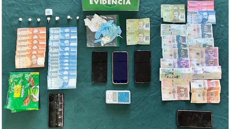 Carabineros detienen a sujetos que traficaban droga en Porvenir