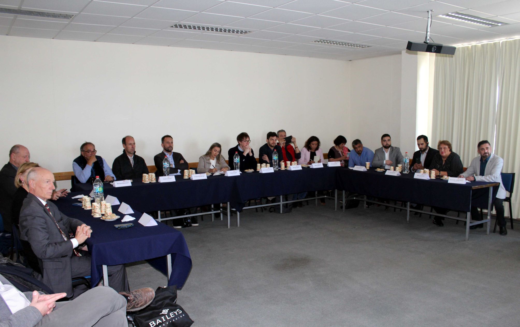 SEREMI de Energía de Magallanes sostiene positiva Mesa Redonda con delegación austriaca y actores locales asociados a industria del hidrógeno verde