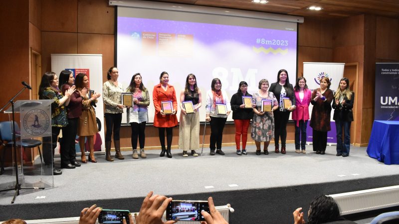 Con reconocimiento a luchadoras por la democracia y énfasis intergeneracional destacan a magallánicas este 8 de marzo