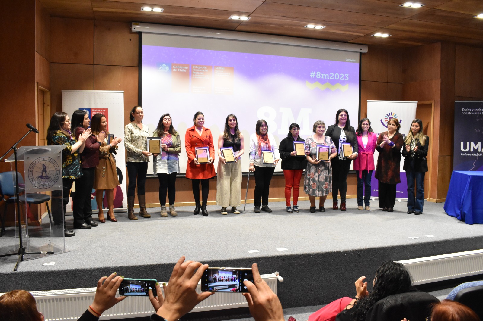 Con reconocimiento a luchadoras por la democracia y énfasis intergeneracional destacan a magallánicas este 8 de marzo