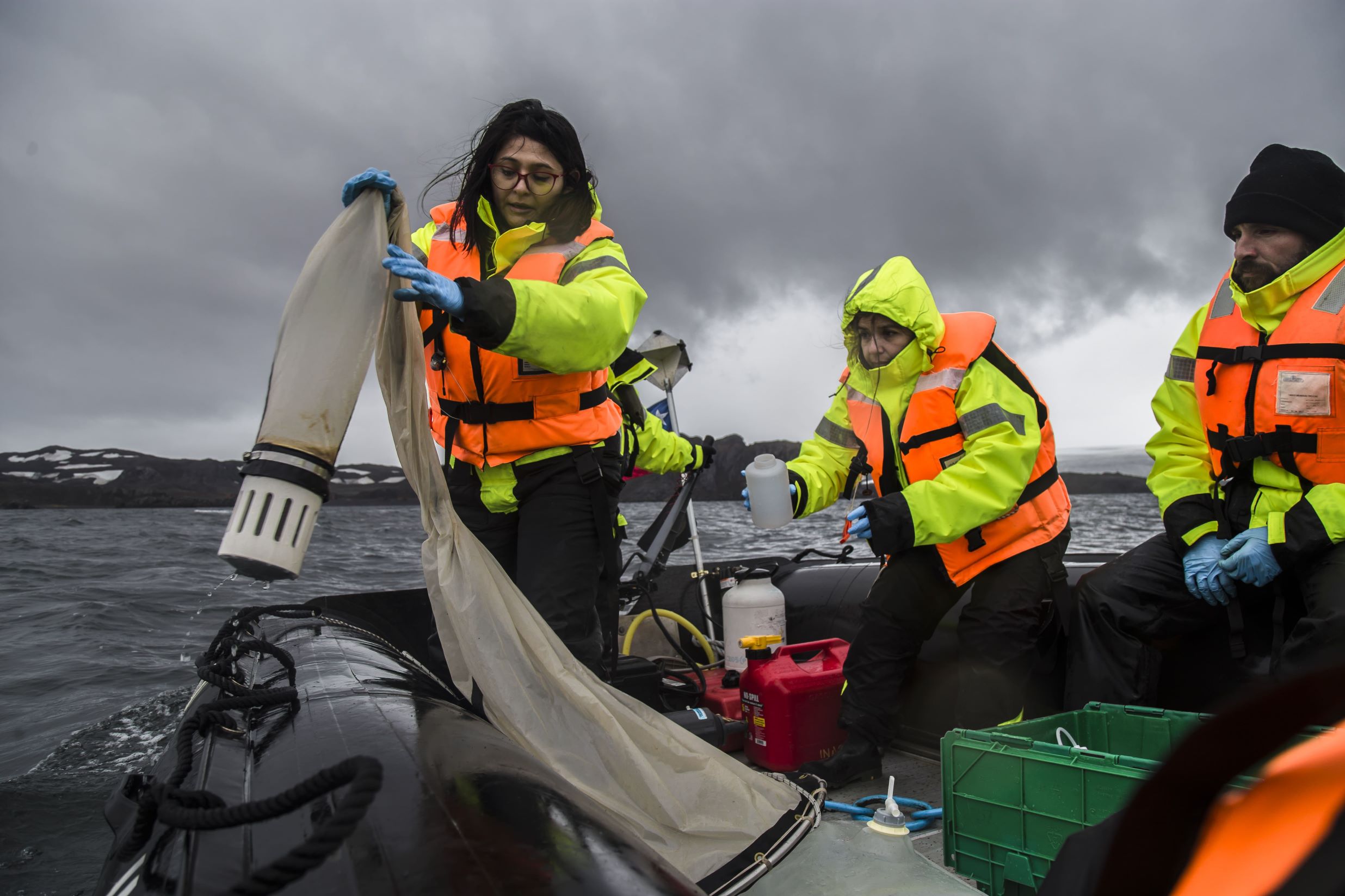 El riesgo de los bloqueadores solares en las comunidades microbianas en la Antártica | Ciencia Antártica