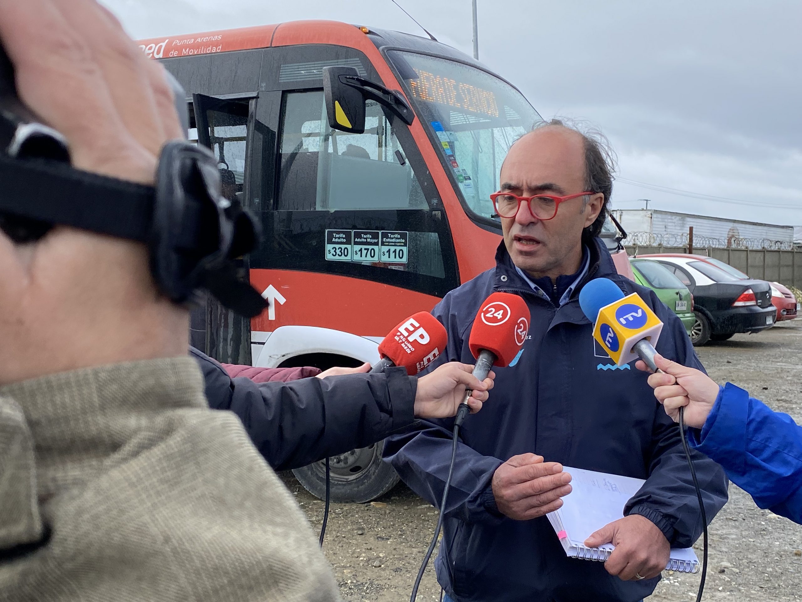 Seremi de Transportes y Telecomunicaciones Rodrigo Hernández inspecciona estado y operación de buses urbanos Red Punta Arenas