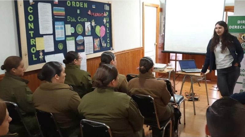 Oficina de la Mujer de la Municipalidad de Punta Arenas capacitó en temas de Género a Carabineros