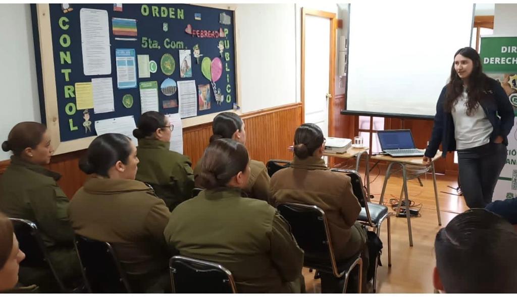 Oficina de la Mujer de la Municipalidad de Punta Arenas capacitó en temas de Género a Carabineros