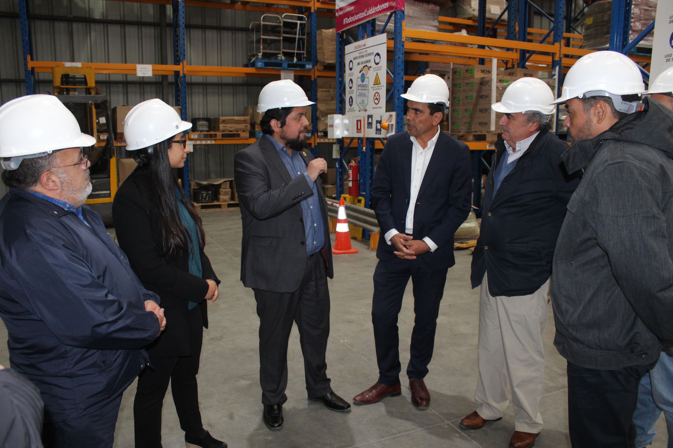 SEREMI de Educación y JUNAEB visitaron bodegas de alimentos para garantizar calidad de alimentación a escolares durante el año 2023 en Magallanes