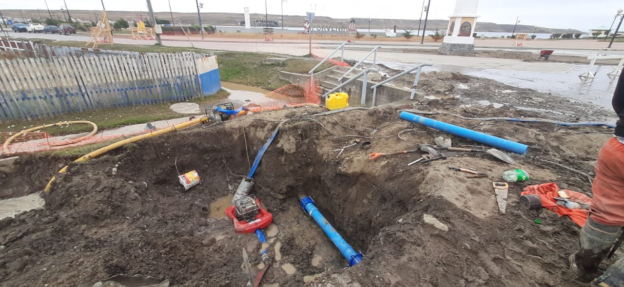 Comienza a normalizarse el suministro de agua potable en Porvenir tras rotura de matriz | AGUAS Magallanes trabaja en reparaciones