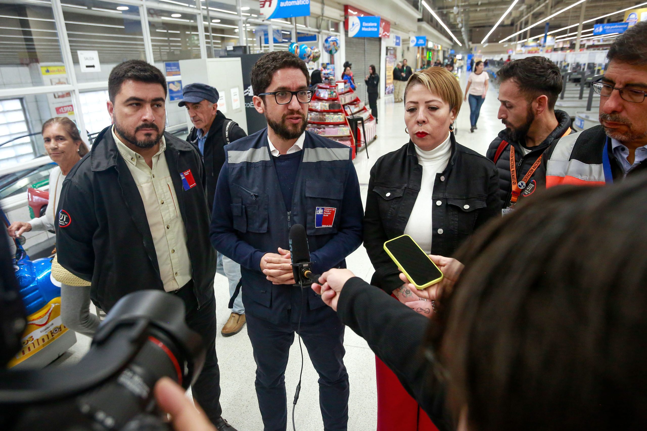 Dirección del Trabajo efectuó fiscalización nacional a supermercados Líder de Walmart
