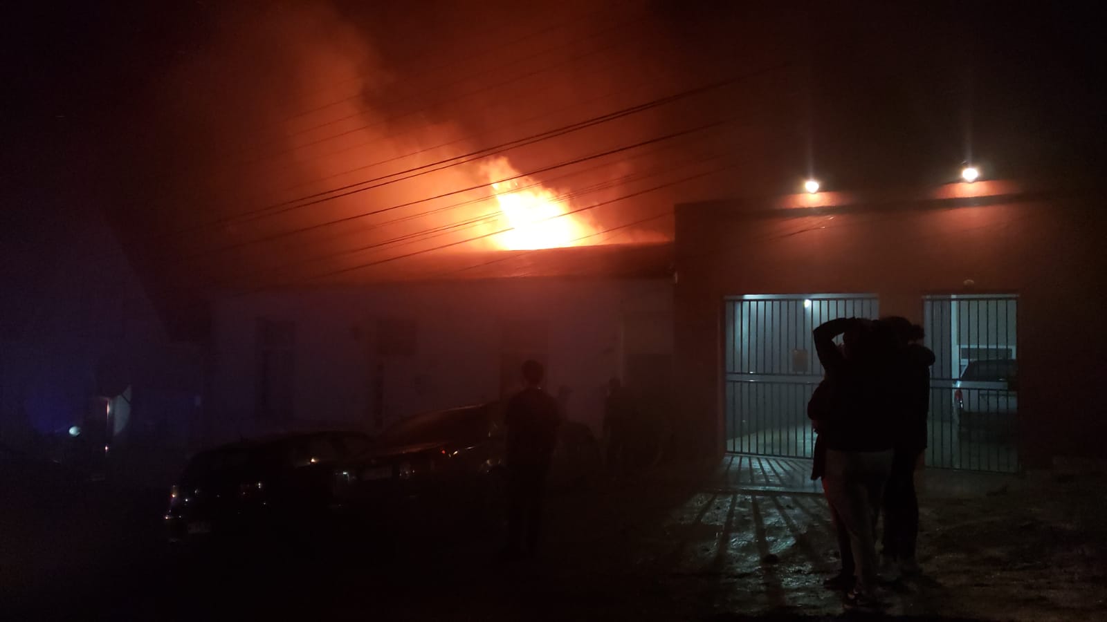 Incendio consumió vivienda interior en pleno centro de Punta Arenas