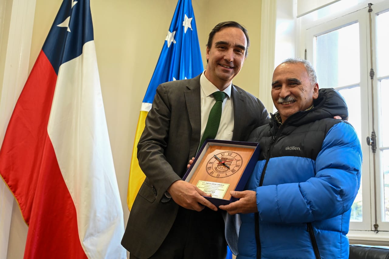 Reconocen a destacado fotógrafo José Villarroel