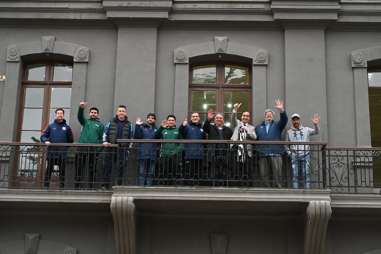 Entrenadores y profesores magallánicos son certificados en proyecto FIFA “Football For School Punta Arenas”