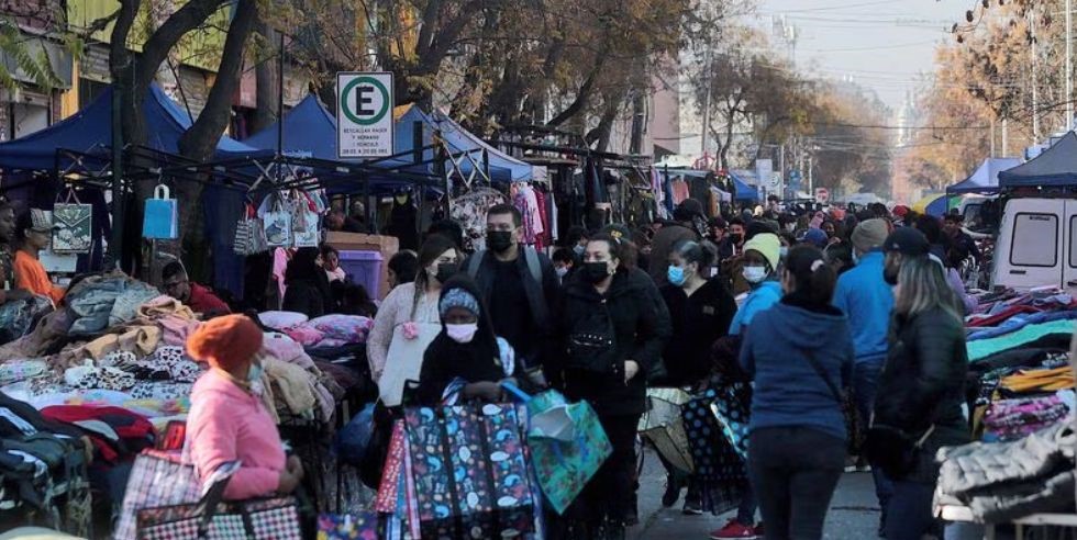 Aumenta el número de visas laborales y de migrantes extranjeros en la fuerza de trabajo de Chile | 996.458 ocupados migrantes