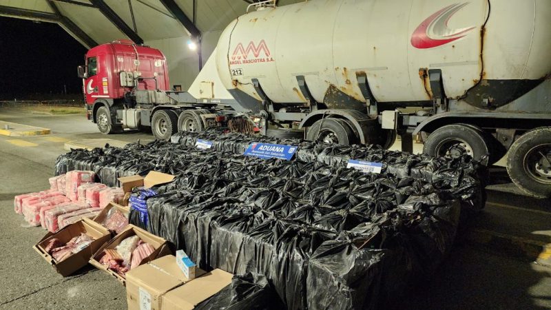Camionero argentino fue sorprendido transportando 66.000 cajetillas de cigarrillos en un camión cementero