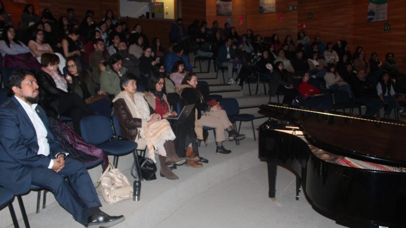 Estudiantes de Pedagogía de la UMAG conocieron Plan de Reactivación Educativa del MINEDUC