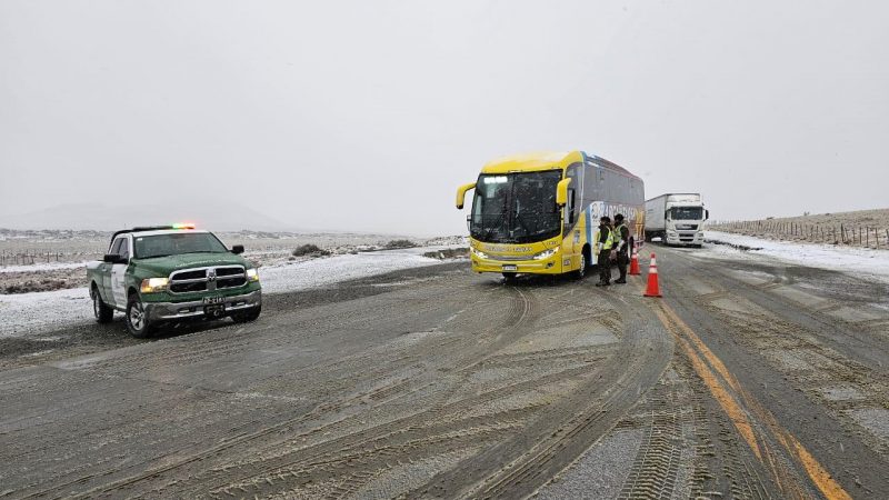 Controles preventivos realiza Carabineros en el sector Monte Aymond ante nevadas