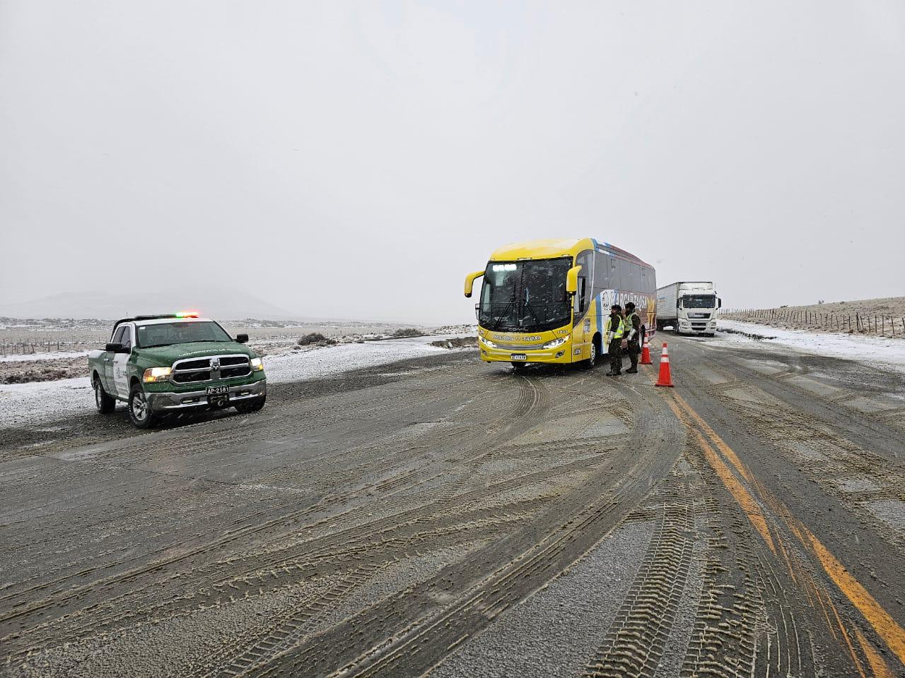 Controles preventivos realiza Carabineros en el sector Monte Aymond ante nevadas