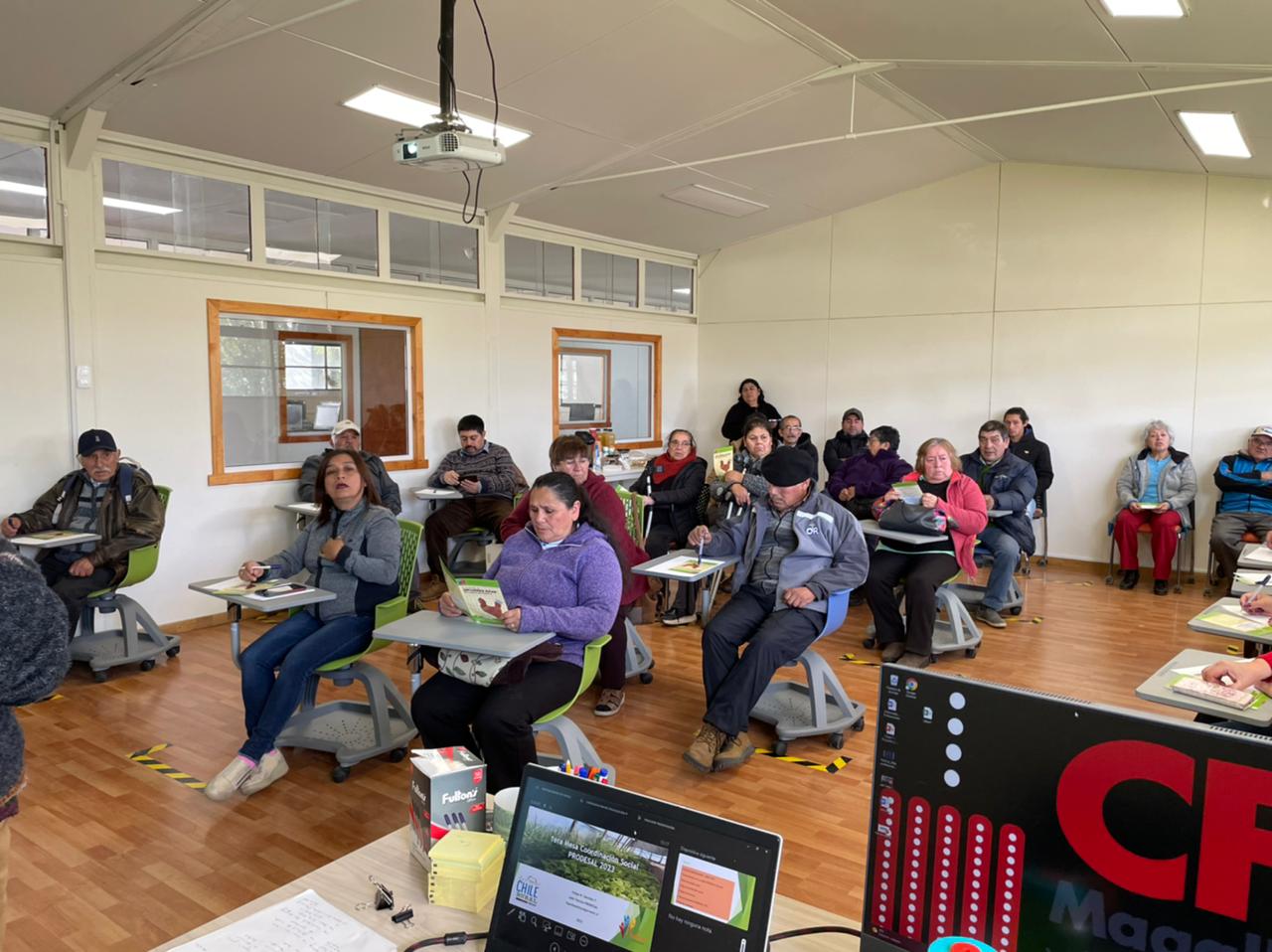 Convenio entre INDAP y GORE prioriza a jóvenes y busca aumentar en un 20% la superficie productiva en invernaderos de Magallanes