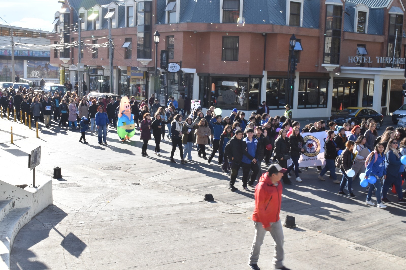 Caminata y Gobierno en Terreno inclusivo para revelar la condición de personas TEA se realizó hoy en Punta Arenas