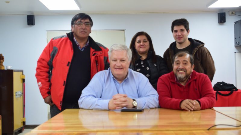 Senador Kusanovic se reúne con alcalde y concejales de Laguna Blanca para coordinar acciones en beneficio de la comuna y sus habitantes. 